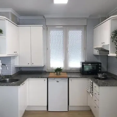 Lovely 2 Bedroom With Parking * سانتاندر
