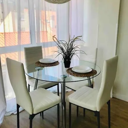 Lovely 2 Bedroom With Parking شقة *