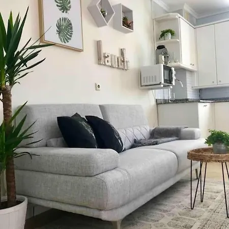 شقة Lovely 2 Bedroom With Parking *