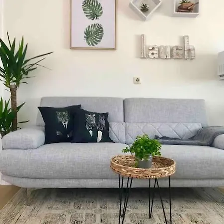 Lovely 2 Bedroom With Parking شقة سانتاندر