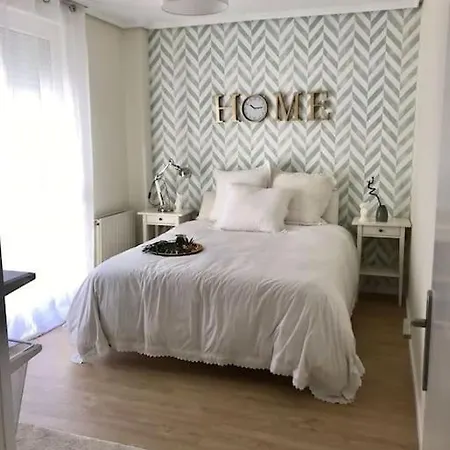 شقة Lovely 2 Bedroom With Parking *